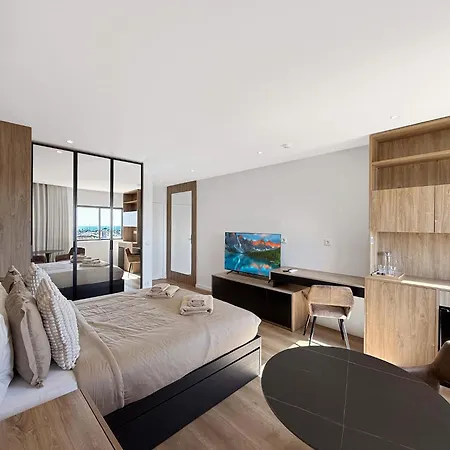 Ocean Breeze Rooms, 3*