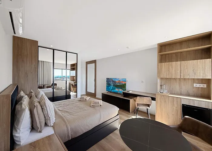 Ocean Breeze Rooms, 3*