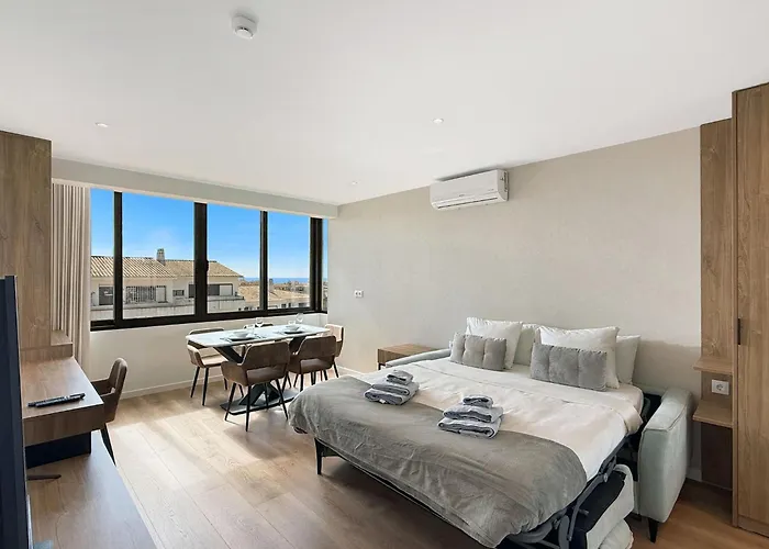 Ocean Breeze Rooms, 3*