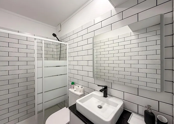 Ocean Breeze Rooms, Guest house