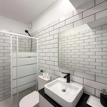 Ocean Breeze Rooms, Guest house